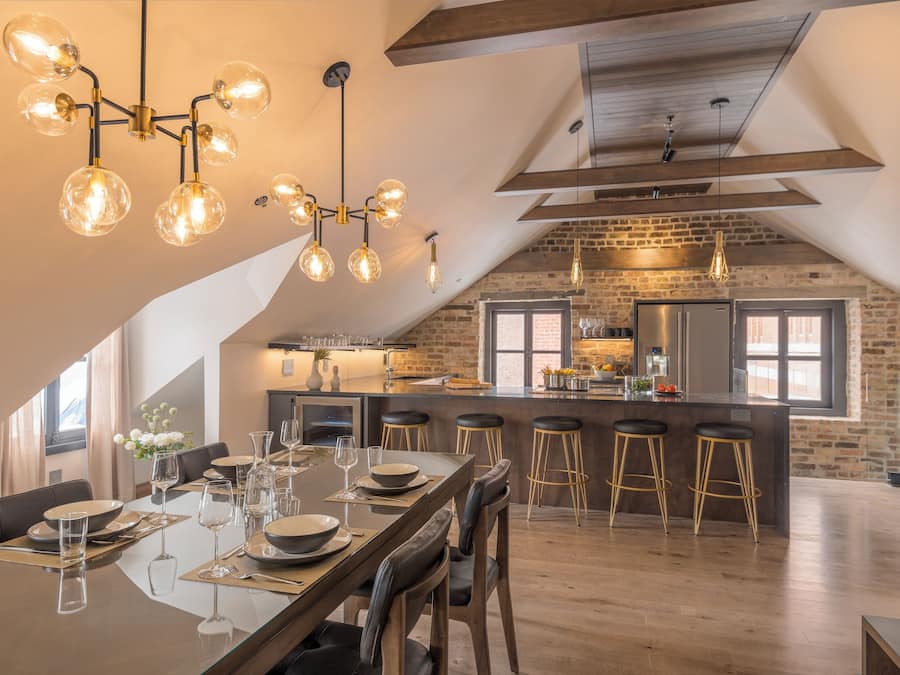 Le Penthouse Kent 2 chambres avec divan-lit | Private kitchen | Full-size fridge, stovetop, espresso maker, toaster