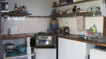 Fridge, microwave, oven, coffee/tea maker