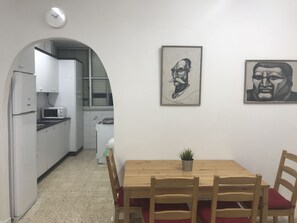 Dining - NEW LISTING ♥ Beautiful Apartment - Close to Everything! ♥ Walk Everywhere! (Bat Yam)