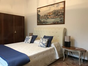 1 habitación, tabla de planchar con plancha, wifi y ropa de cama 