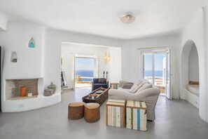 Smart TV, fireplace, DVD player, books - NEW Boutique Villa Aquata  Best Sunset  Private pool with hydromassage (Mykonos)