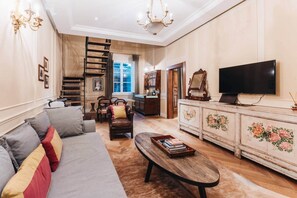 TV, video games, books - Le Ruote Apartment in Florence - 2 bedrooms 2 bath (Firenze)