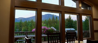 Spectacular Mountain Views located 1 mile from Glacier National Park