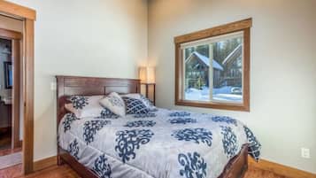 Iron/ironing board, travel crib, free WiFi, bed sheets