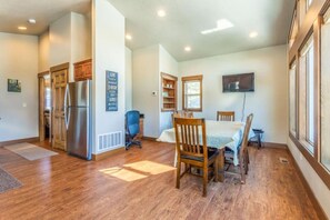 Dining - Going to the Sun Chalet D/Gateway Chalet (West Glacier)