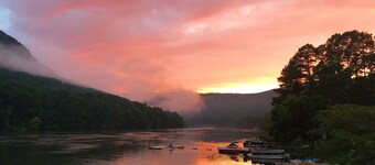 River Front Condos A Great Views! 10 minutes from Downtown Chattanooga!