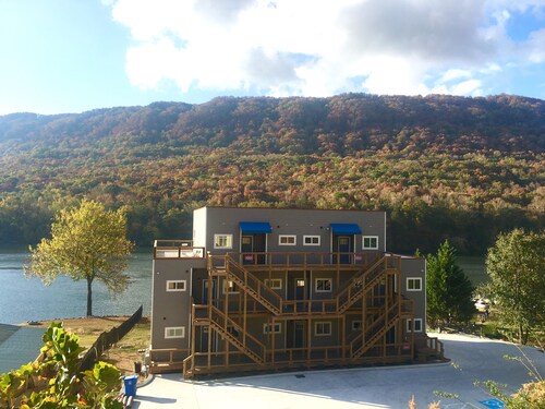River Front Condos A Great Views! 10 minutes from Downtown Chattanooga!
