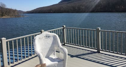 River Front Condos A Great Views! 10 minutes from Downtown Chattanooga!