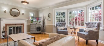 1939 Vintage House • Walk to Downtown & Linfield • Dog-Friendly • Fire Pit