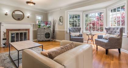 1939 Vintage House • Walk to Downtown & Linfield • Dog-Friendly • Fire Pit