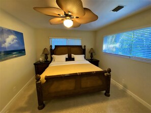 3 عدّة غرف نوم ومكتب ومكواة/لوح كي وسرير سفر