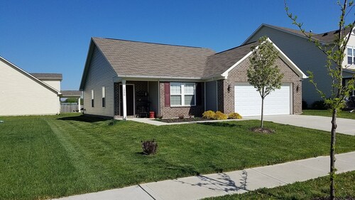 Small town close to everything, Indy 30 min(Ruoff Music Center 10 min