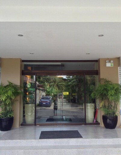 East Square Inn