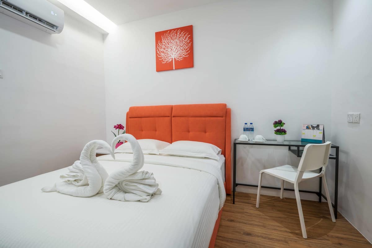 Superior Double Room, 1 Queen Bed, Private Bathroom | In-room safe, desk, iron/ironing board, free WiFi