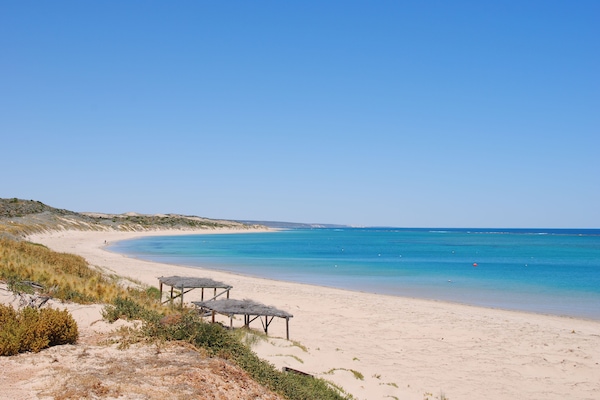 Una playa cerca