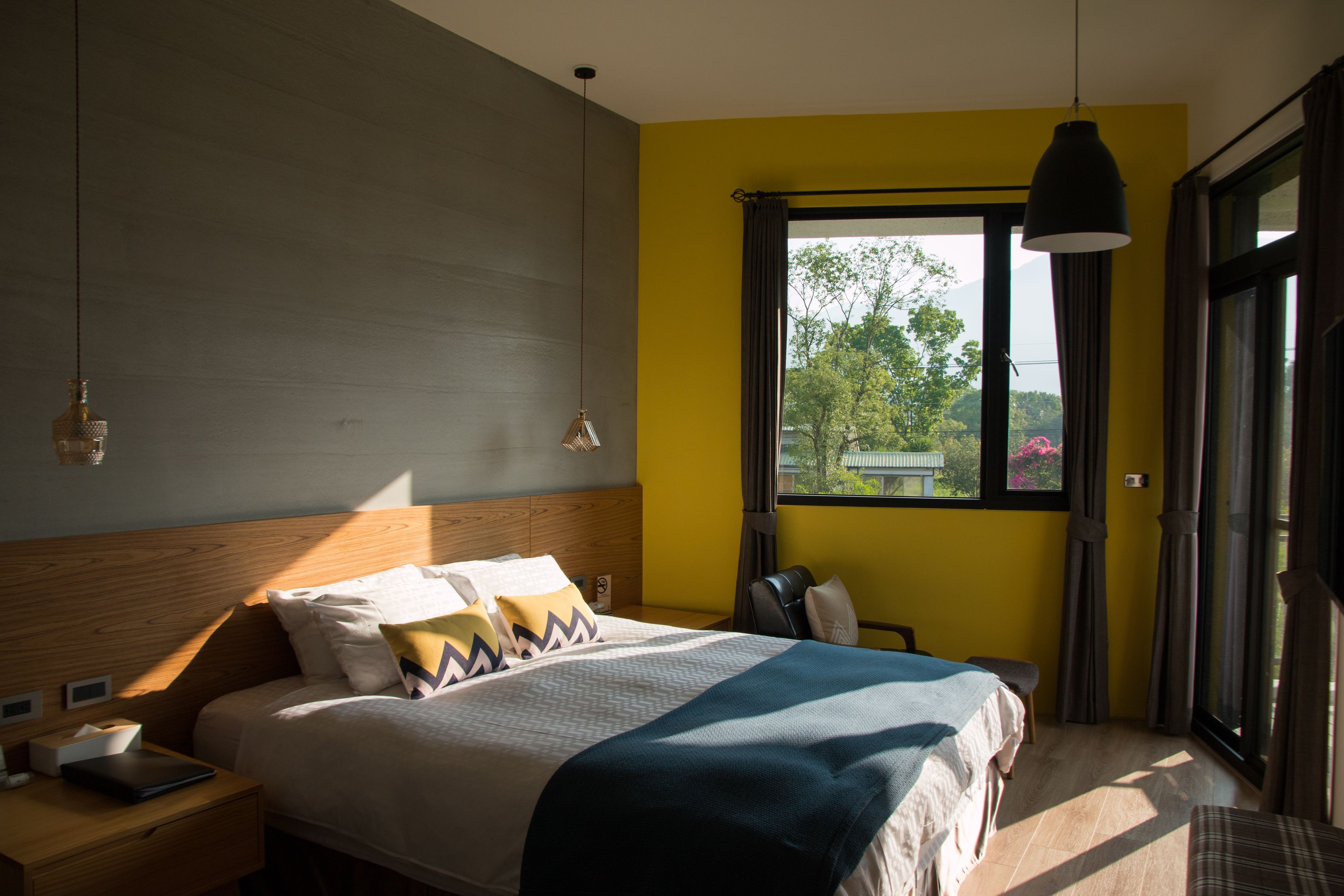 尊贵双人房, 热水浴缸 | 高档床上用品、羽绒被、办公桌、遮光窗帘