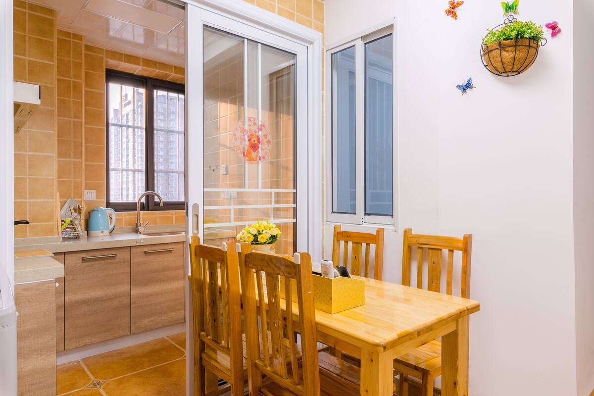Comfort-Apartment, 2 Schlafzimmer | Schreibtisch, Verdunkelungsvorhänge, kostenloses WLAN