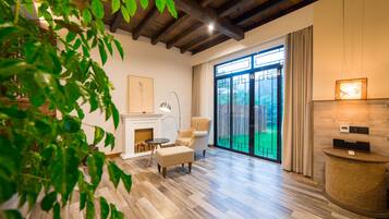 American Double Room | Desk, blackout drapes, free WiFi