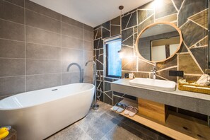 Suite clásica | Ducha del cuarto de baño