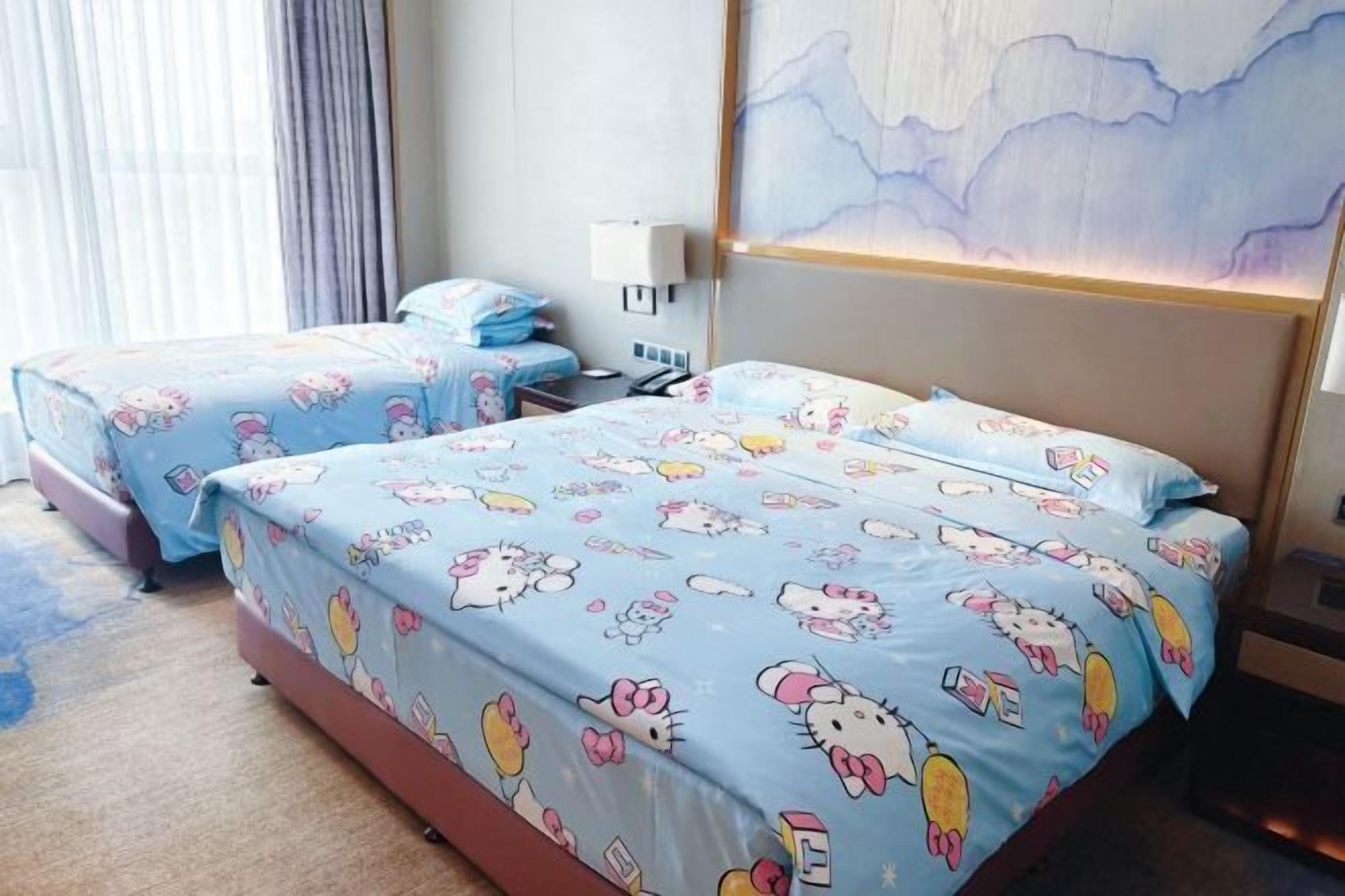 Premium bedding, in-room safe, desk, laptop workspace