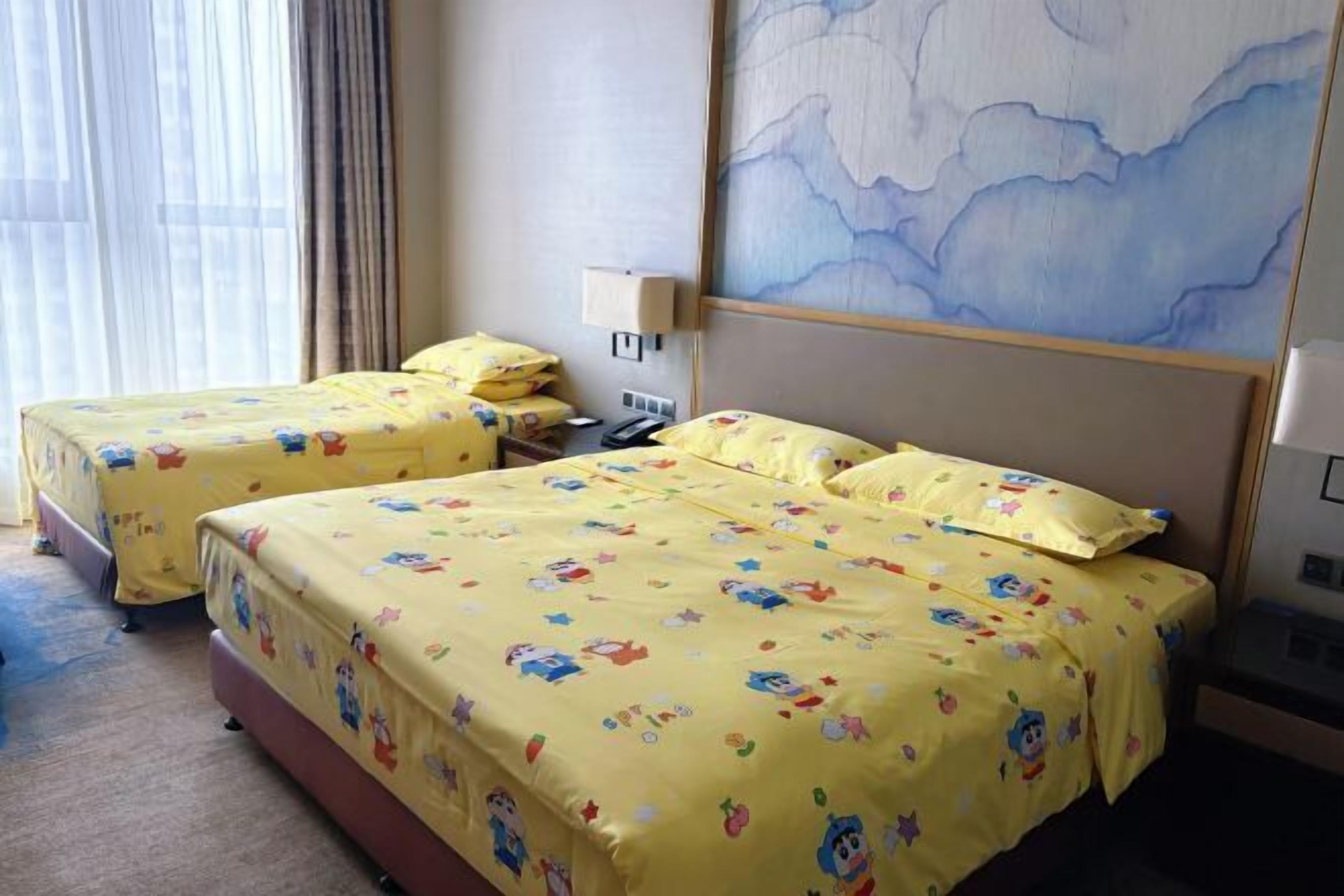 Premium bedding, in-room safe, desk, laptop workspace