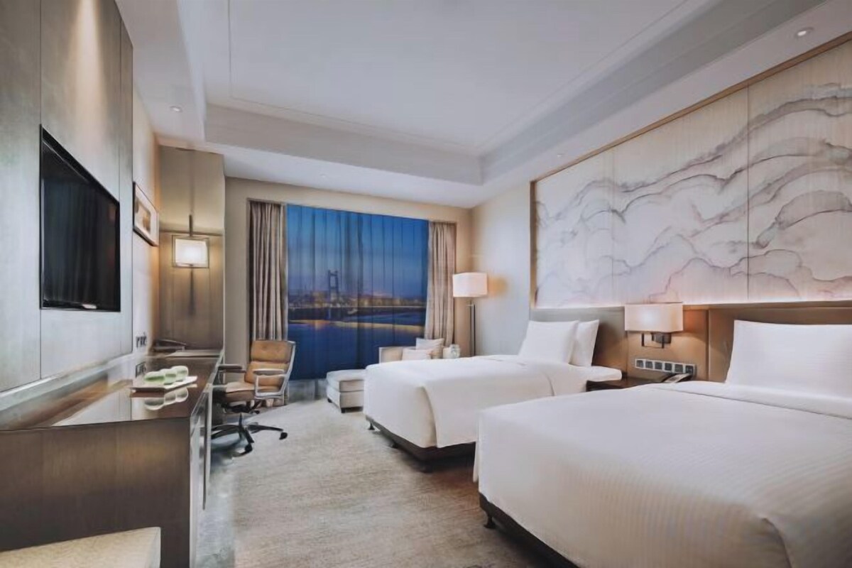 Deluxe 2-bed Room