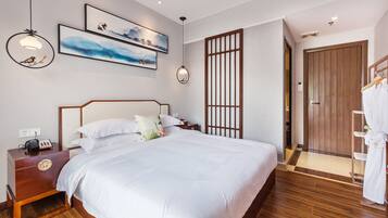 Premium bedding, in-room safe, individually decorated