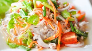 A dish with noodles, vegetables, and meat. - Moe Yun Gyi Wetlands Resort (Bago)