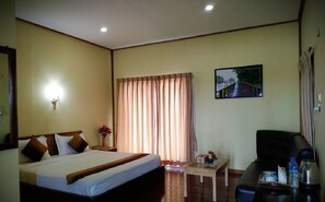 Deluxe Double Room, Balcony, Lake View | Minibar, rollaway beds - Moe Yun Gyi Wetlands Resort (Bago)