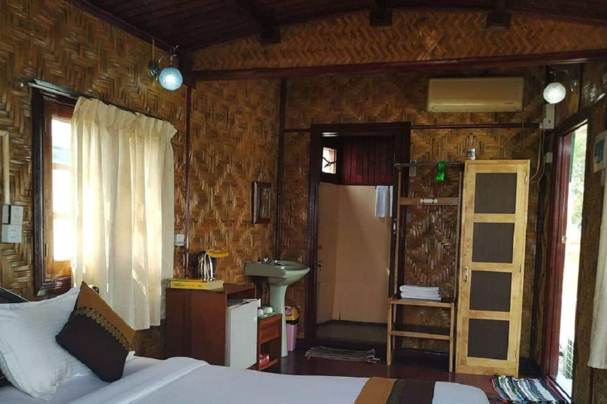 A room with a bed, a sink, and a wardrobe.