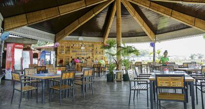 Moe Yun Gyi Wetlands Resort