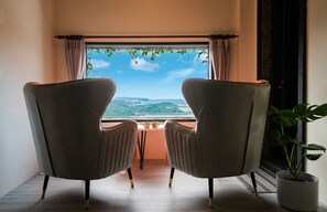 Deluxe Room | Living area | LCD TV - Flower House (New Taipei City)