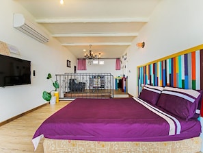 Classic Double Room, Balcony (charges NTD500 for kids above 6) | Individually decorated, soundproofing, free WiFi, bed sheets - Flower House (New Taipei City)