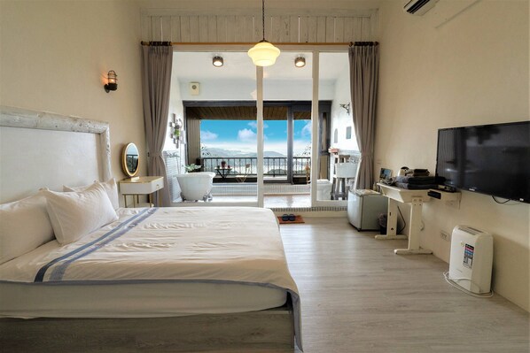 Superior Room | Individually decorated, soundproofing, free WiFi, bed sheets