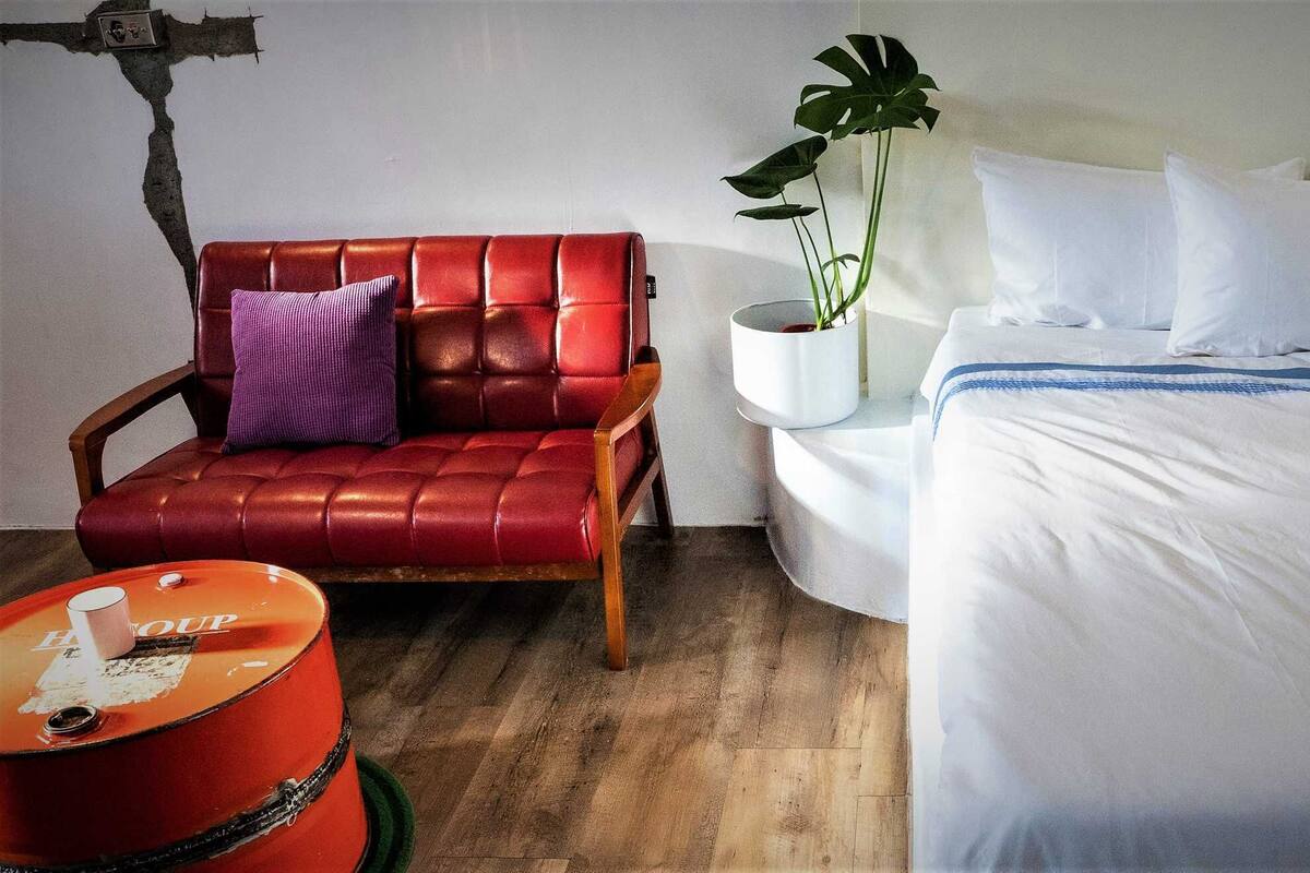 Habitación doble estándar (charges NTD500 for kids above 6) | Insonorización, wifi gratis, decoración personalizada y ropa de cama