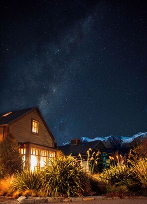 Front of property - Headwaters Glenorchy Eco Lodge (Glenorchy)