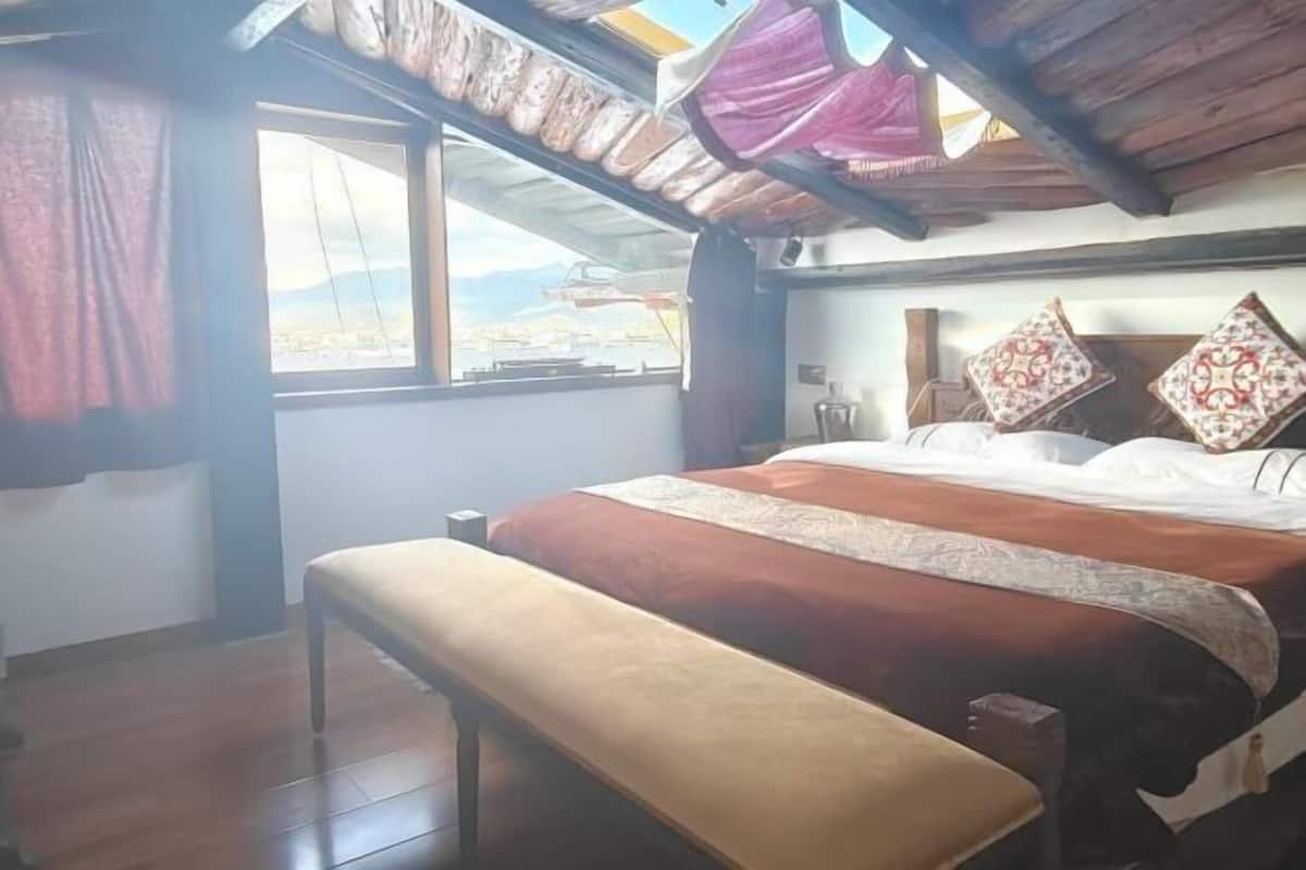 Premium bedding, Select Comfort beds, individually furnished