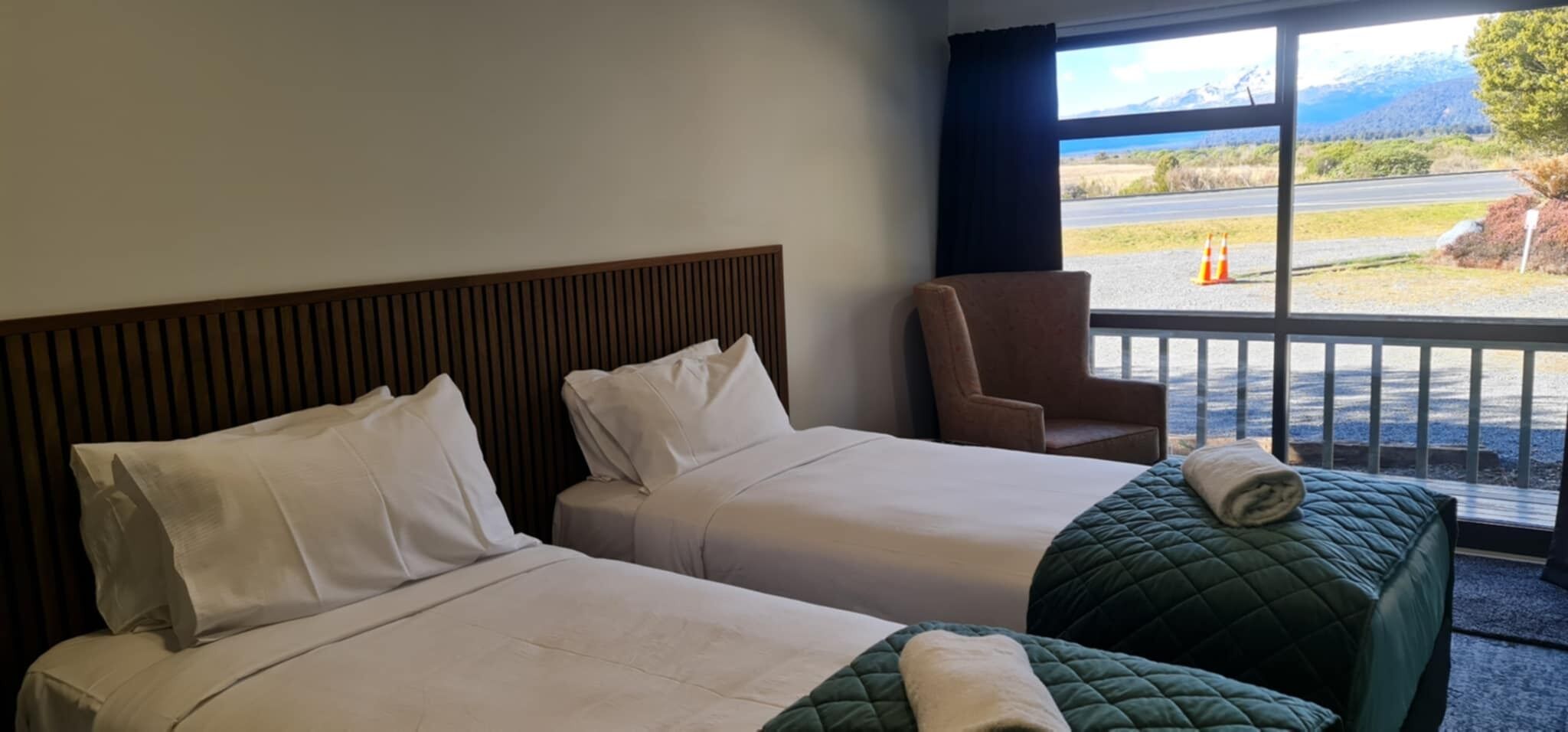 Deluxe Studio, Ensuite | Hypo-allergenic bedding, blackout drapes, free WiFi, bed sheets