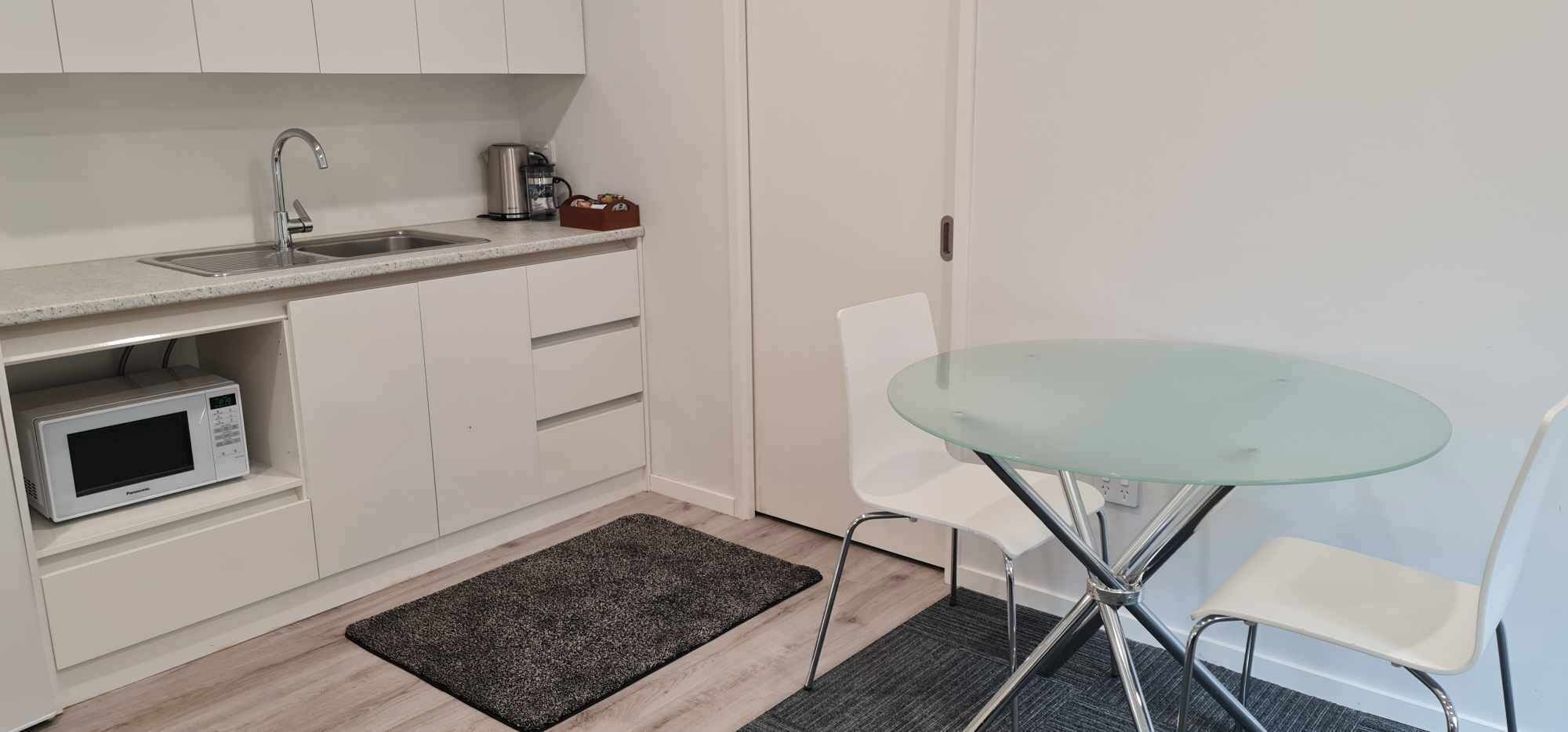 Deluxe Studio Suite | In-room dining