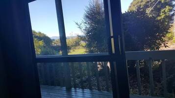 Studio Standard - flera sängar - eget badrum - utsikt mot bergen | 1 sovrum, unika möbler, arbetsyta för laptop och mörkläggningsgardiner