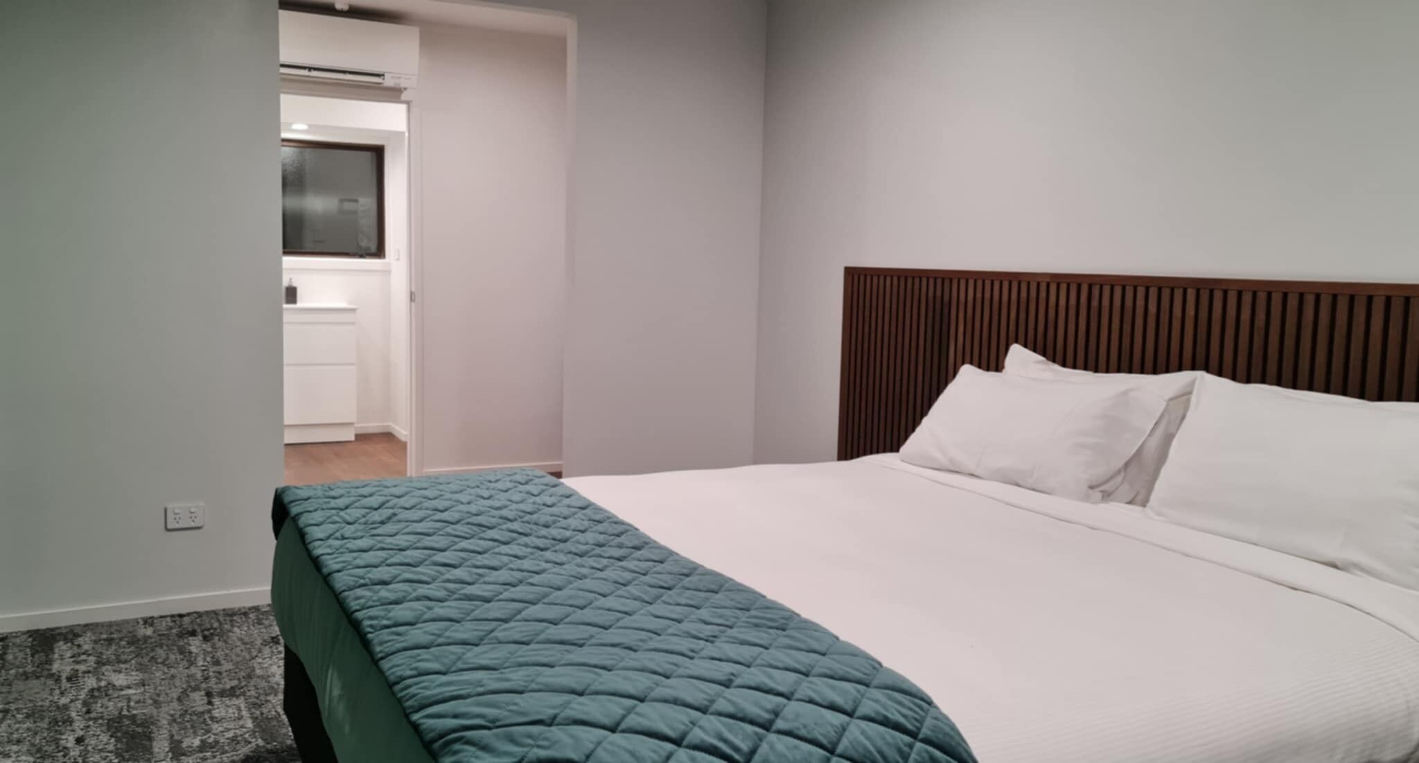Deluxe Studio, Ensuite | Hypo-allergenic bedding, blackout curtains, free WiFi, bed sheets