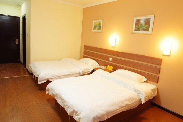 Superior Twin Room | Meja, langsir/tirai gelap terus, Wi-fi percuma 