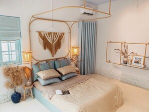 Signature Double Room, 1 Queen Bed | 1 bedroom, iron/ironing board, free WiFi - N&D Homestay (Can Tho)