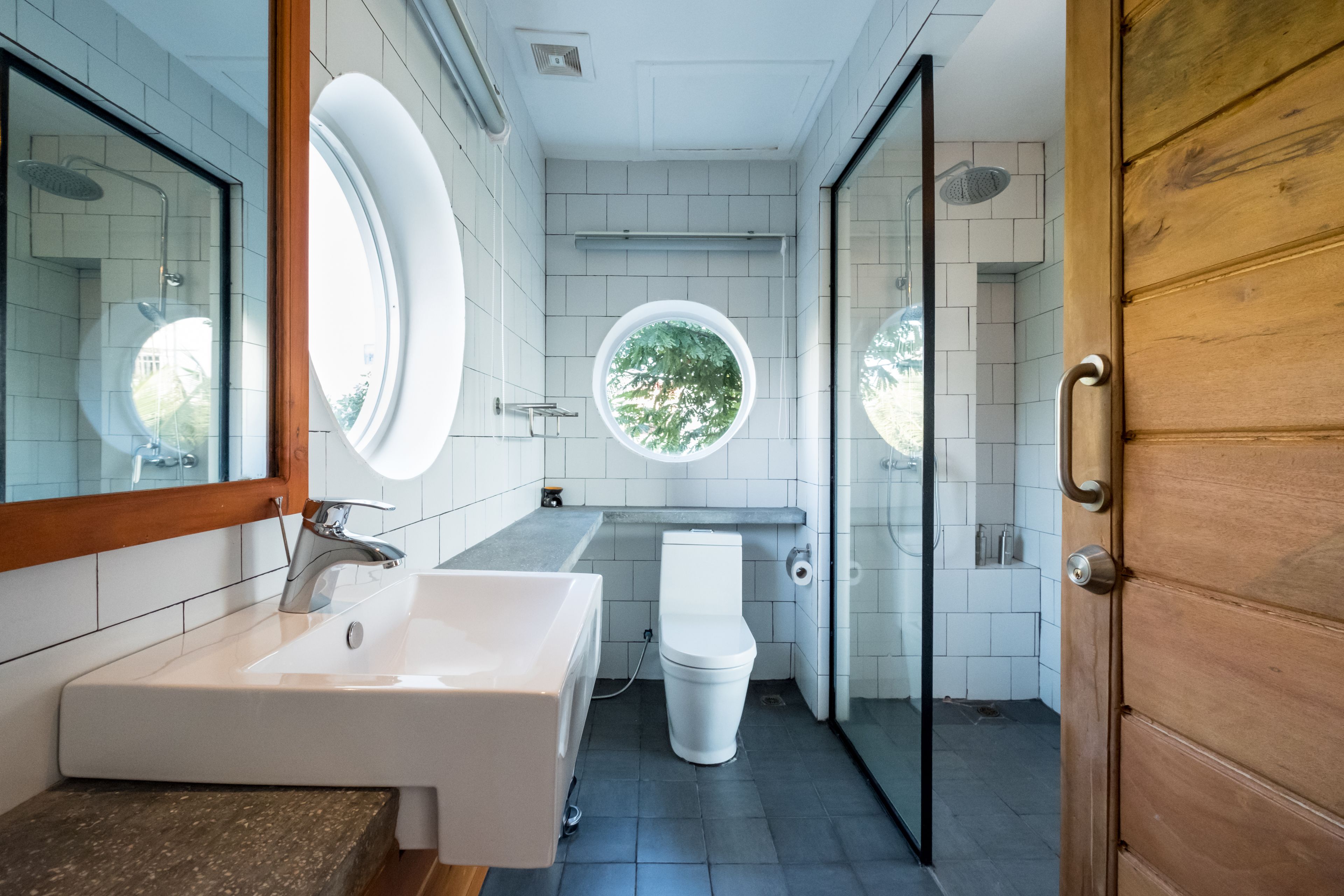 deluxe double room, 1 bedroom, river view | bathroom | shower, rainfall showerhead, free toiletries, hair dryer