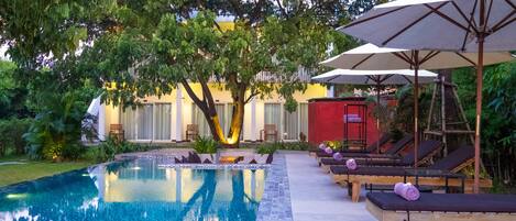 Outdoor pool, pool loungers