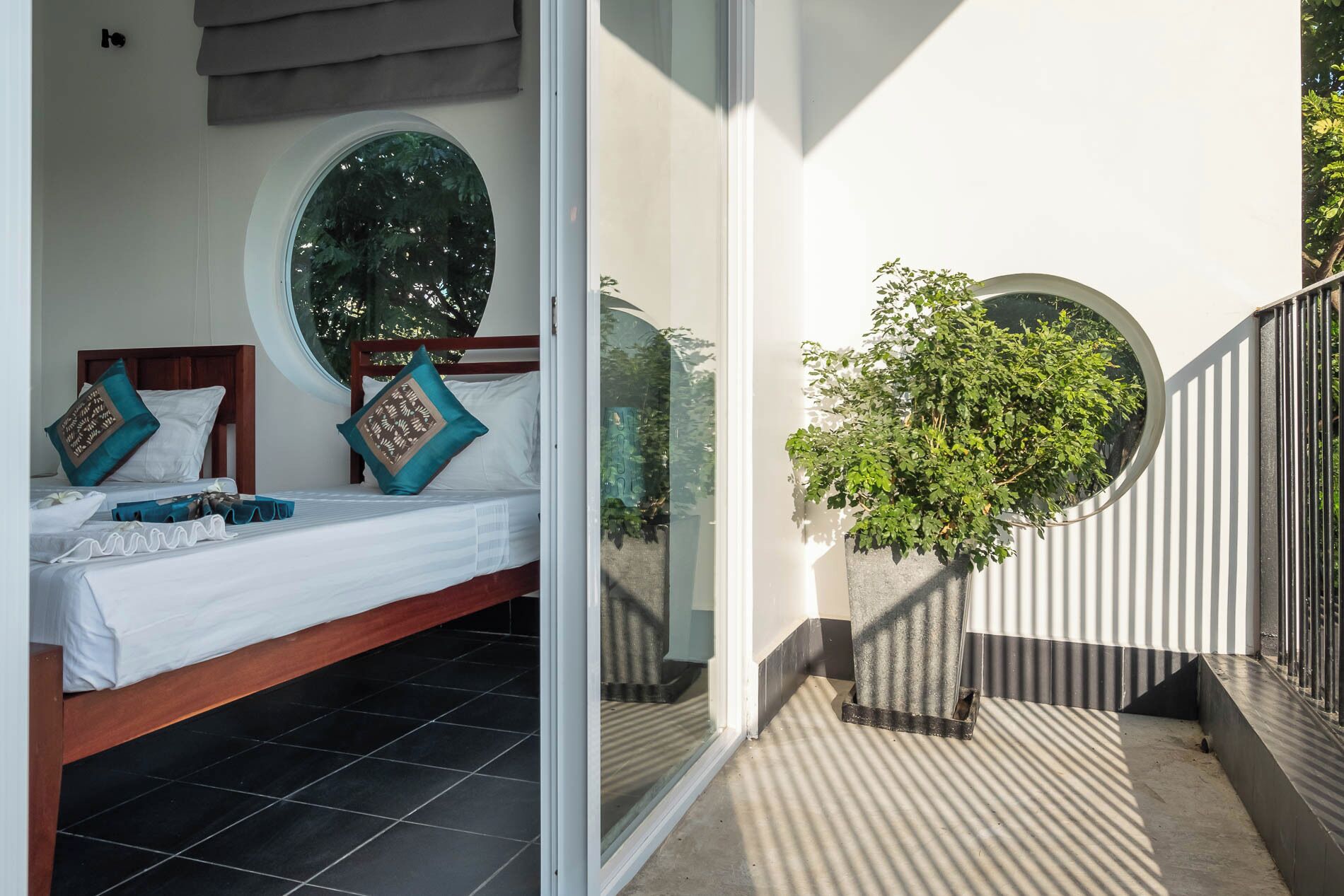 family double room, 1 bedroom, river view | private kitchen | electric kettle