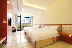 Deluxe Room | Desk, blackout drapes, soundproofing, free WiFi - Sun Moon Lake FRIDAY Inn Guest House (Yuchi)