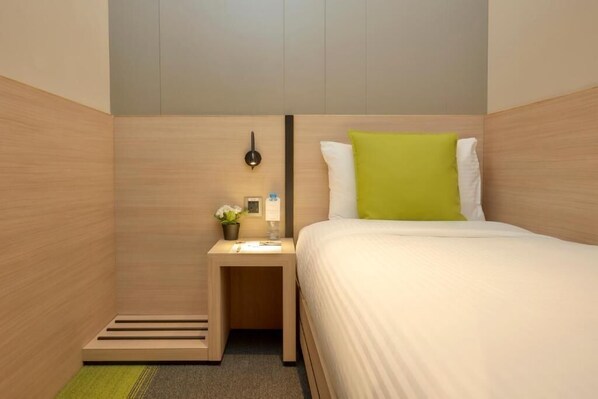 Solo Lite (6 hours) 9 AM to 3 PM | Free WiFi, bed sheets, wheelchair access