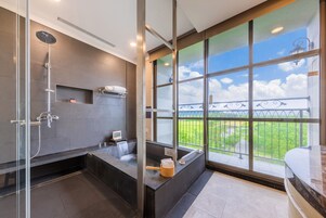 莊園精緻客房 | 浴室 | 吹風機、浴袍、坐浴桶、毛巾