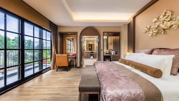 Royal Villa | Premium bedding, down comforters, pillowtop beds, free minibar